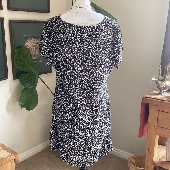 VOLCOM Black and White Floral Dress Size Large - Picture 2 of 5